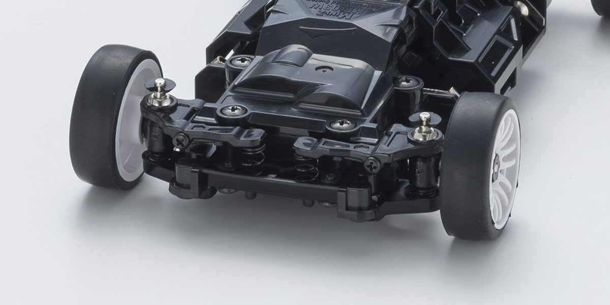 The tread can be set to narrow or wide by changing steering tie rods on front lower and upper plates, and the wheelbase can also be changed to suit body styles. (Changing requires parts to be purchased separately).