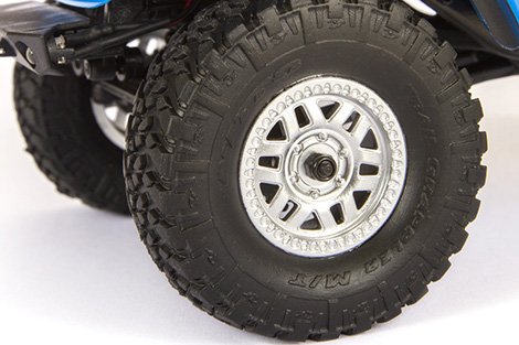 Officially licensed KMC XD Machete wheels are legendary in the off-road world. They are molded in black and feature stunning scale details, despite the small scale.