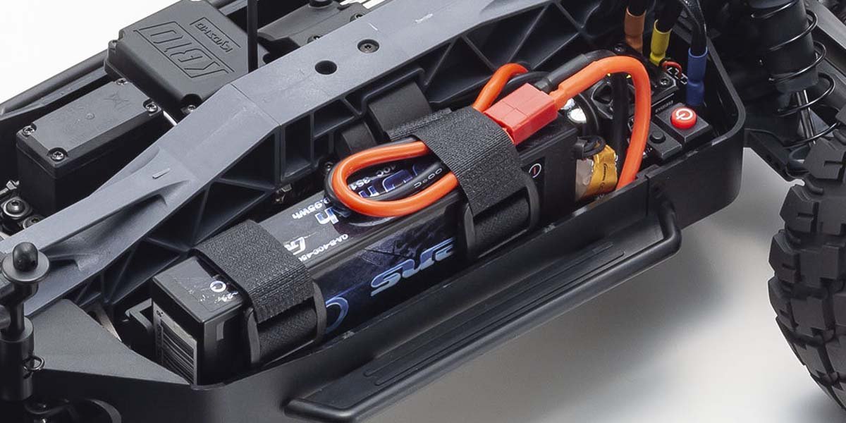 Features battery holder suitable for mounting 3S LiPo battery. By offsetting the left side mount of the battery, left-right weight balance can be set to the driver's preference. Also, compatible with 2S LiPo battery.