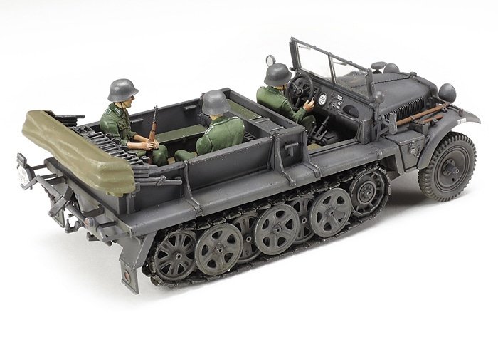 A wide variety of Tamiya accessories and dolls will effectively create a mechanical appearance.