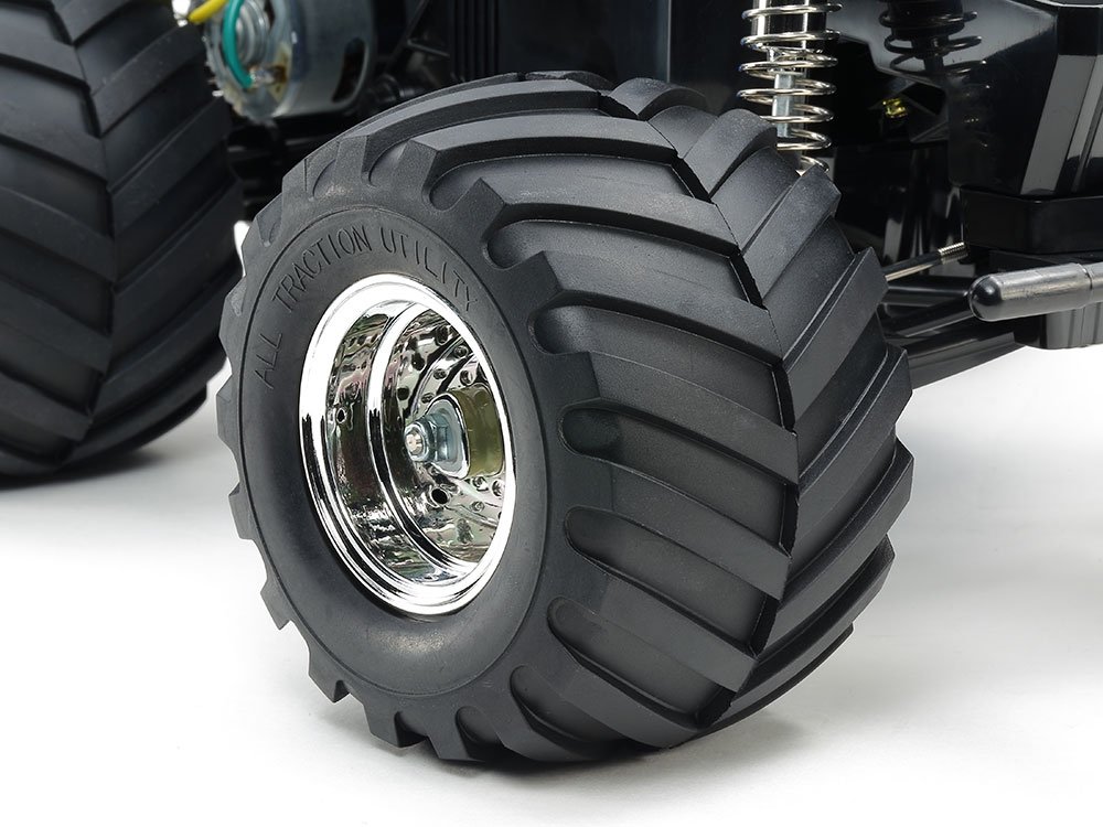 The 115mm diameter hollow tyres are attached to the one-piece silver-plated rims.