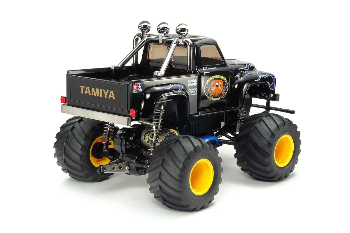 The highly detailed body is made of impact-resistant styrene resin. The roll bar, auxiliary lamps, and front and rear bumpers are metal parts.