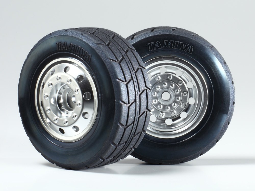 Beautifully detailed plated wheels and 70mm-diameter tyres were designed just for this model