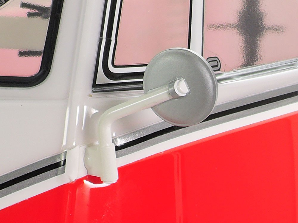 Separate parts are also employed to depict the distinctive round side mirrors and their slimline stalks.